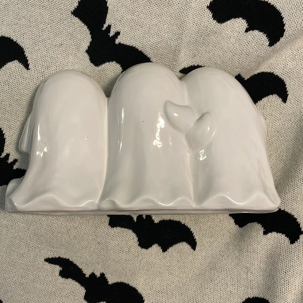 Theee happy ghosts - Picture 3 of 5